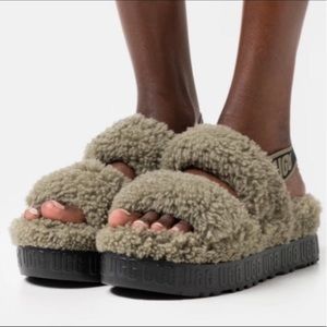 UGG Fluffita Slippers Size 7